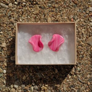 Tiny Hug Earring, Helle Lie Jakobsen