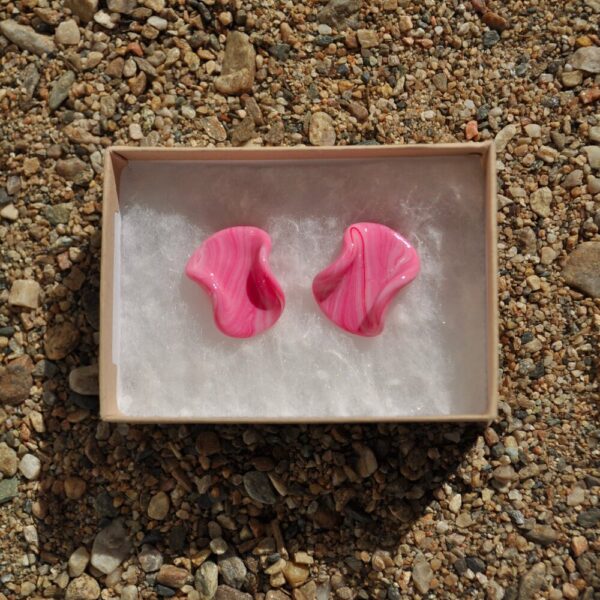 Tiny Hug Earring, Helle Lie Jakobsen