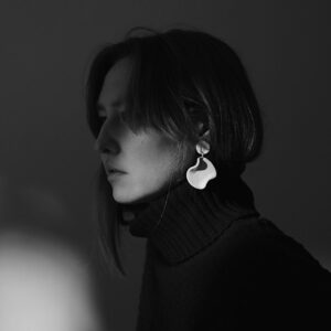 Moving Shape earring, Helle Lie Jakobsen