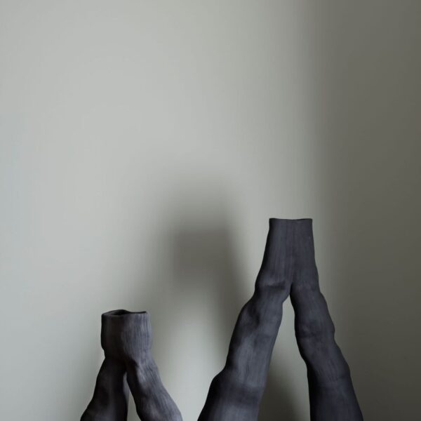 Uben two legs black, Anna Maria Øfstedal Eng - Bilde 3