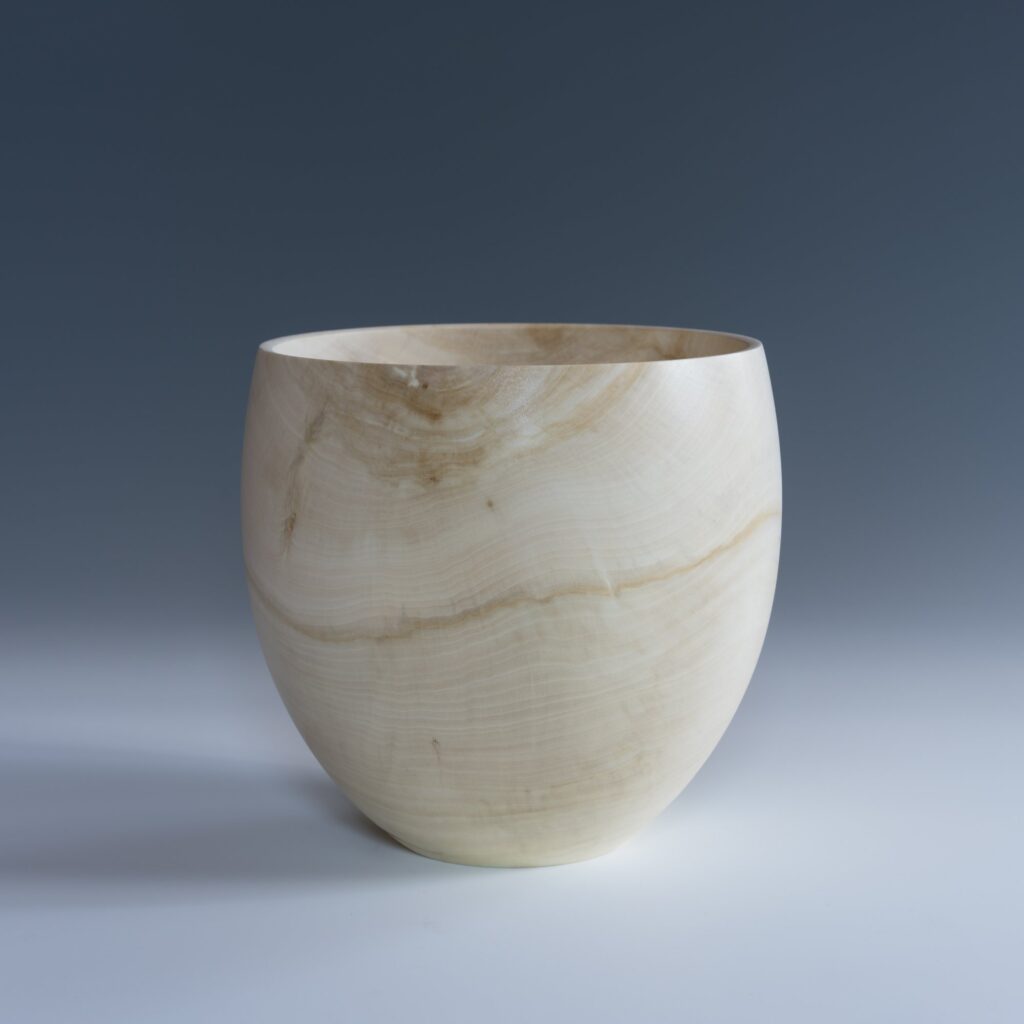 Bleached linden bird-bowl, Ståle Johan Aklestad