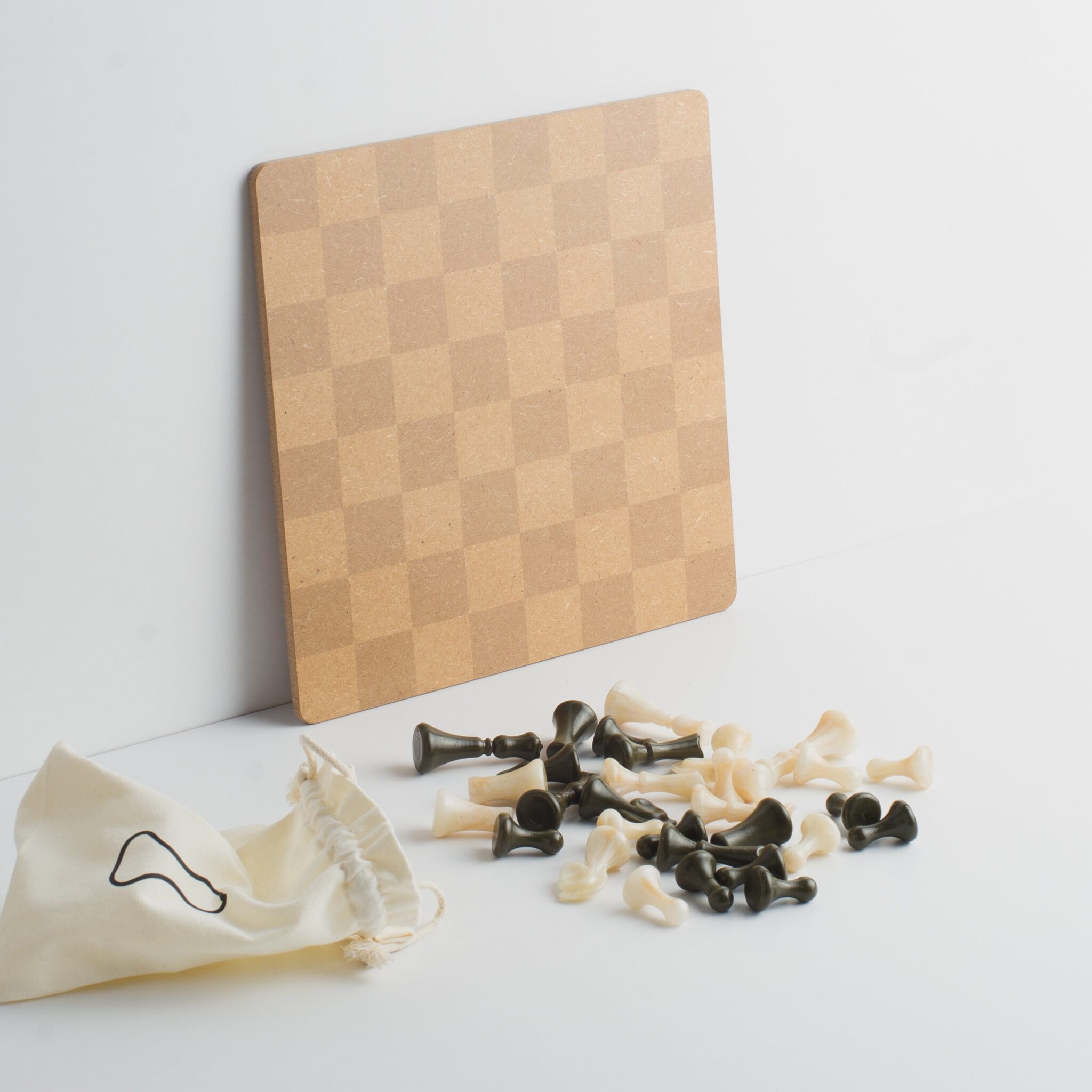 Chess set made from recycled plastic waste, Brave New Lines -Novooi
