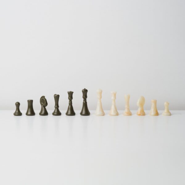 Chess set made from recycled plastic waste, Brave New Lines - Bilde 5