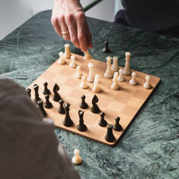Chess set made from recycled plastic waste, Brave New Lines - Bilde 3