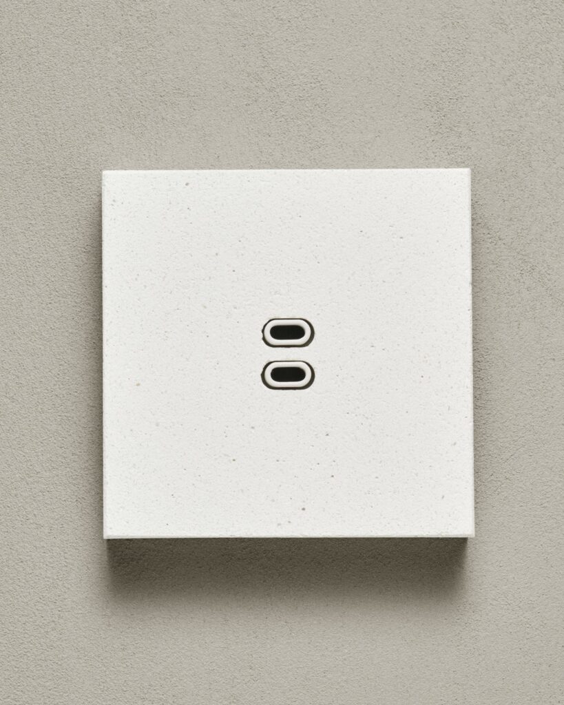 KLOSS USB C+C Kvadrat - Hvit Betong