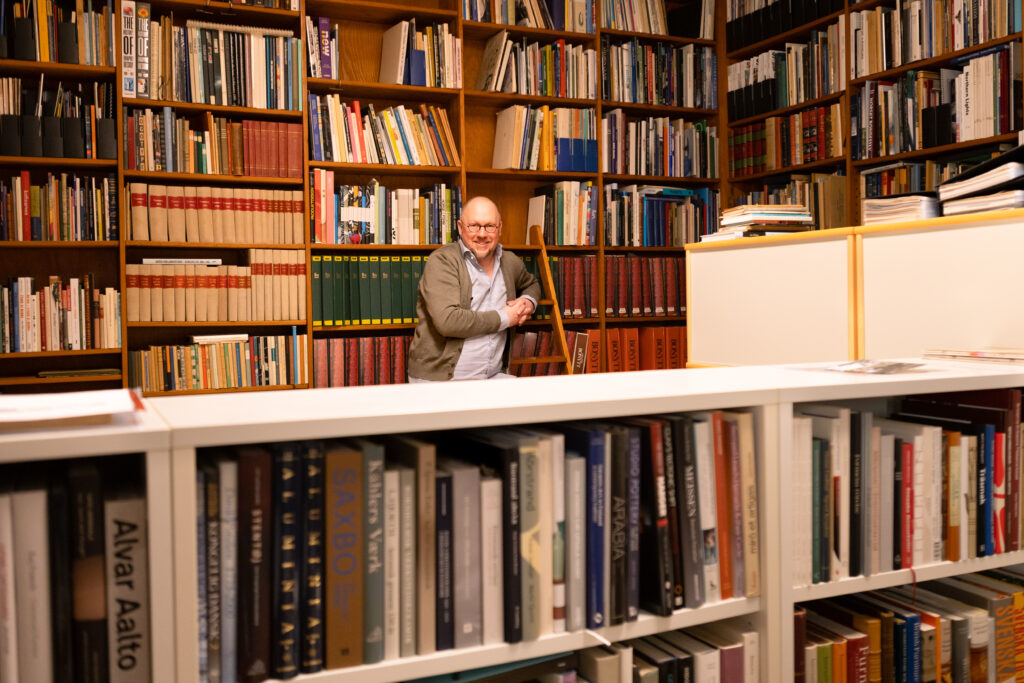 Mats Linder in his library