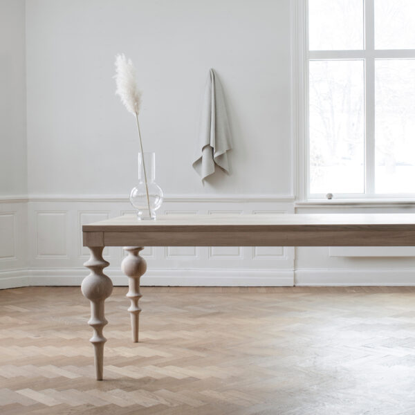 Viola dining table 240, ygg&lyng