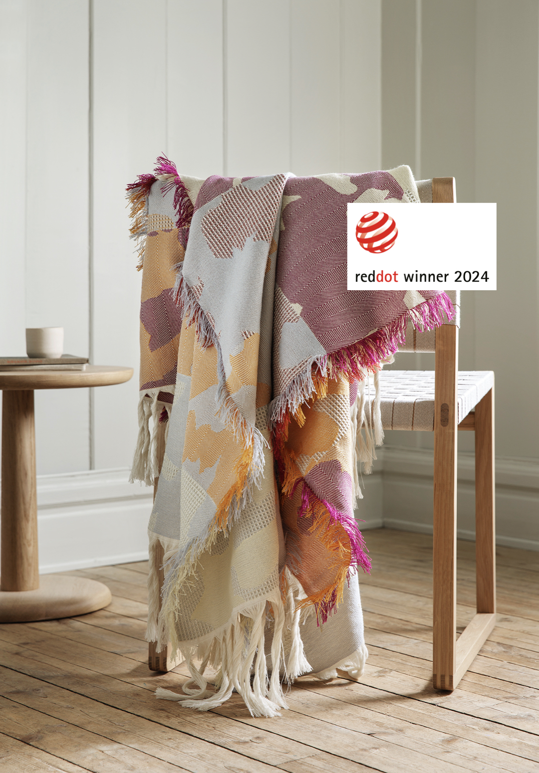 red dot award logo on picture of blanket