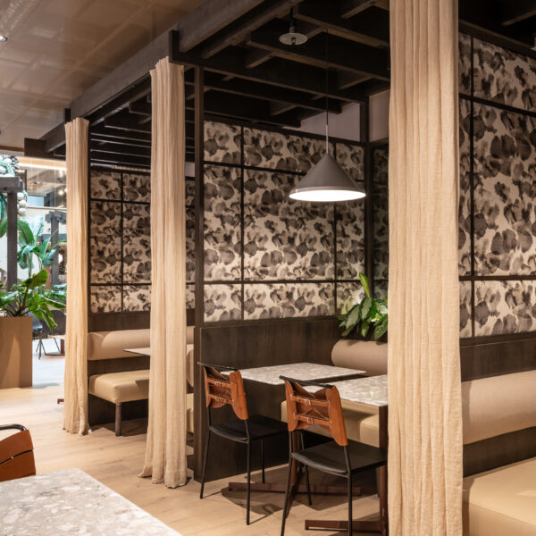 Dines like groups og table and sofas. Soft textile walls, and curtains