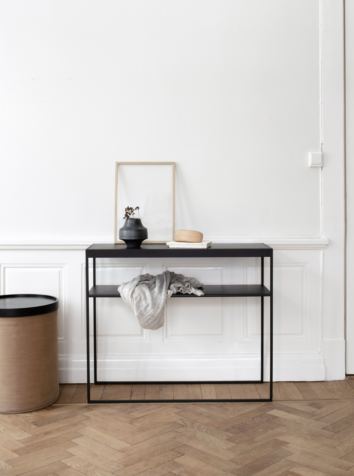 Dis console table