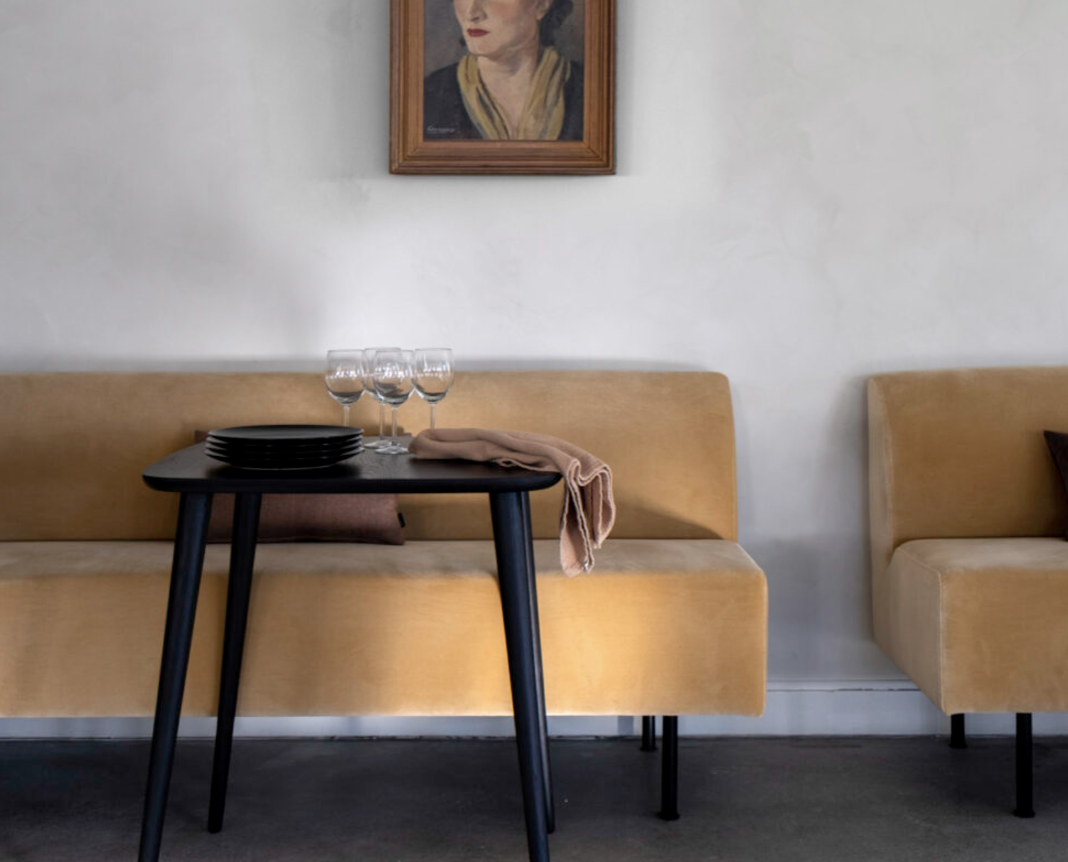 Aften dining sofa