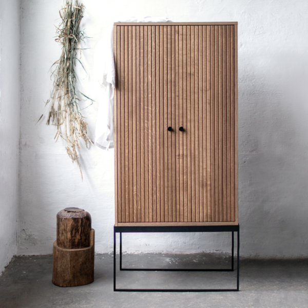 Dis cabinet