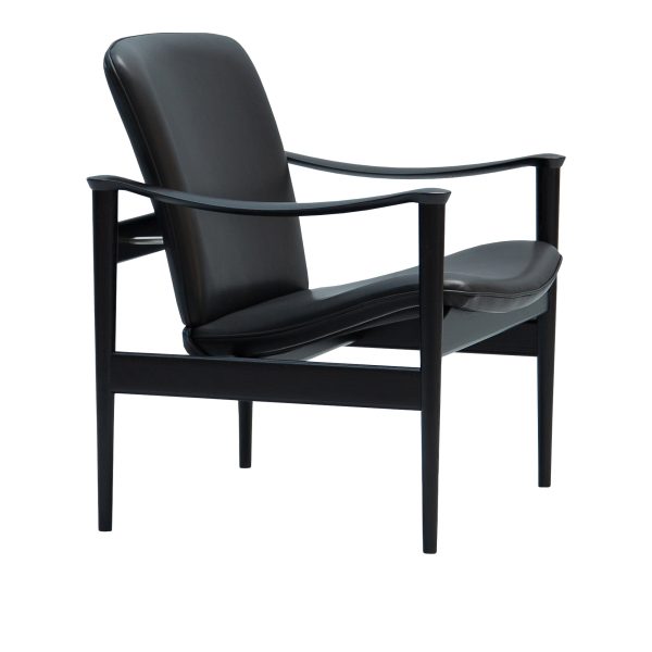 Modell711 fra LK Hjelle i svart lær og svart treværk