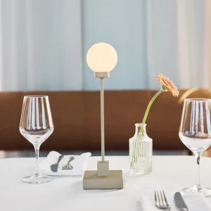 Snowball portable table lamp