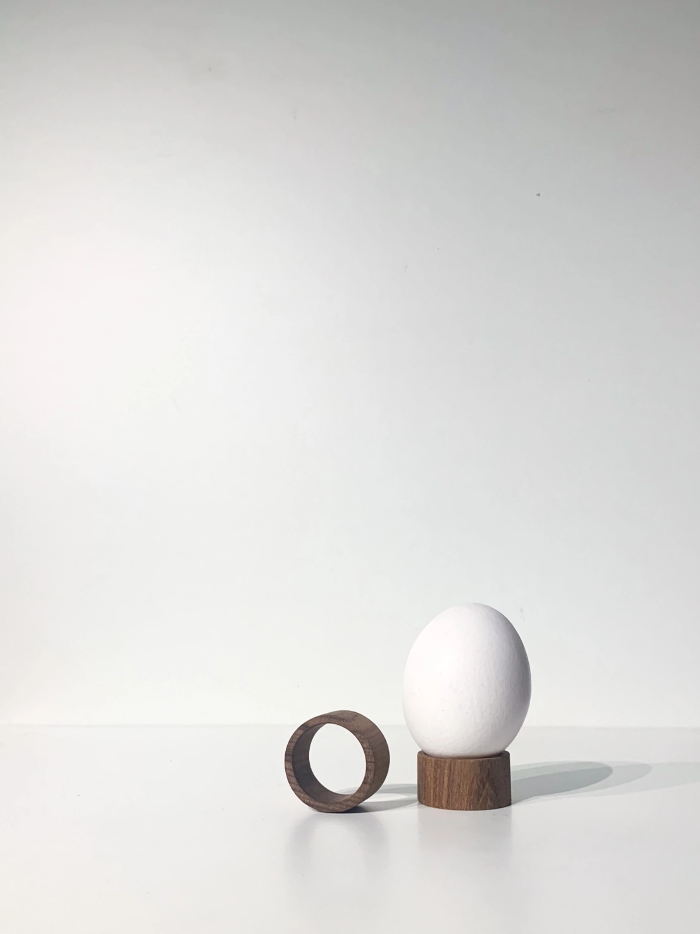 Egg holder, or napkin ring. 