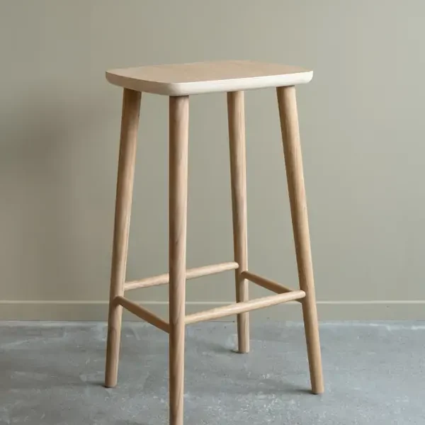 Non stool av ygg og lyng