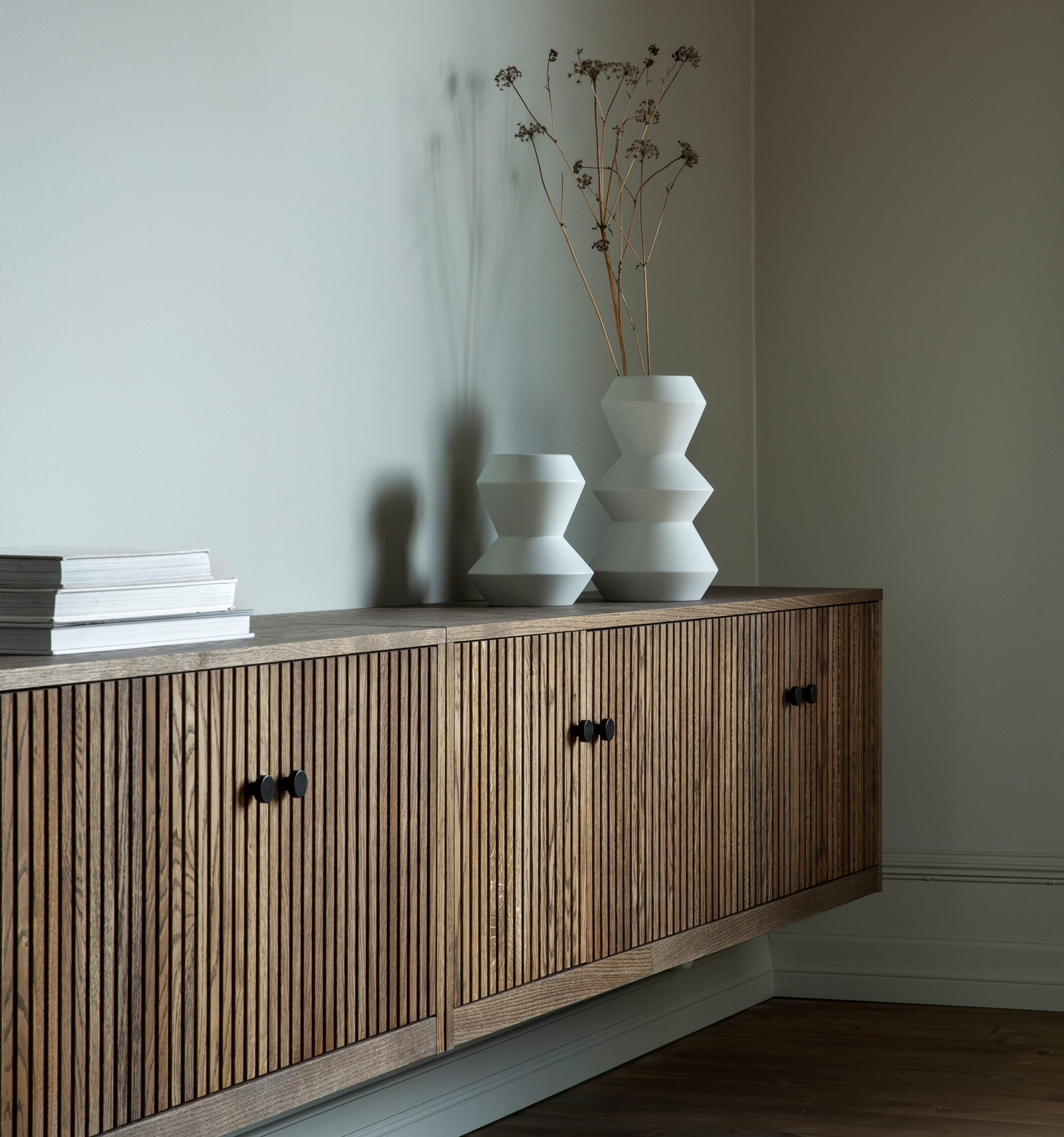 Dis sideboard, røkt eik