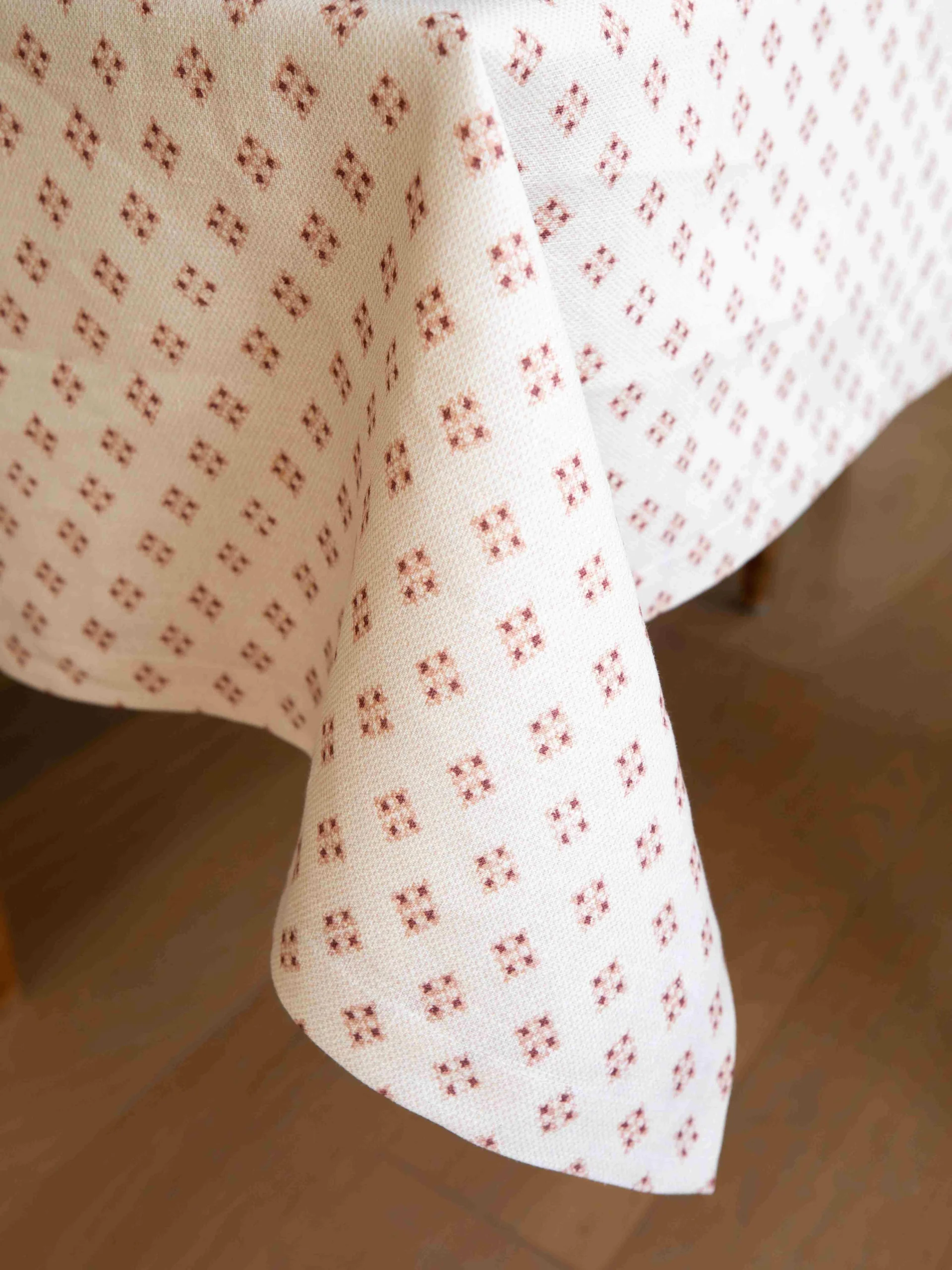 Ullin Rose tablecloth