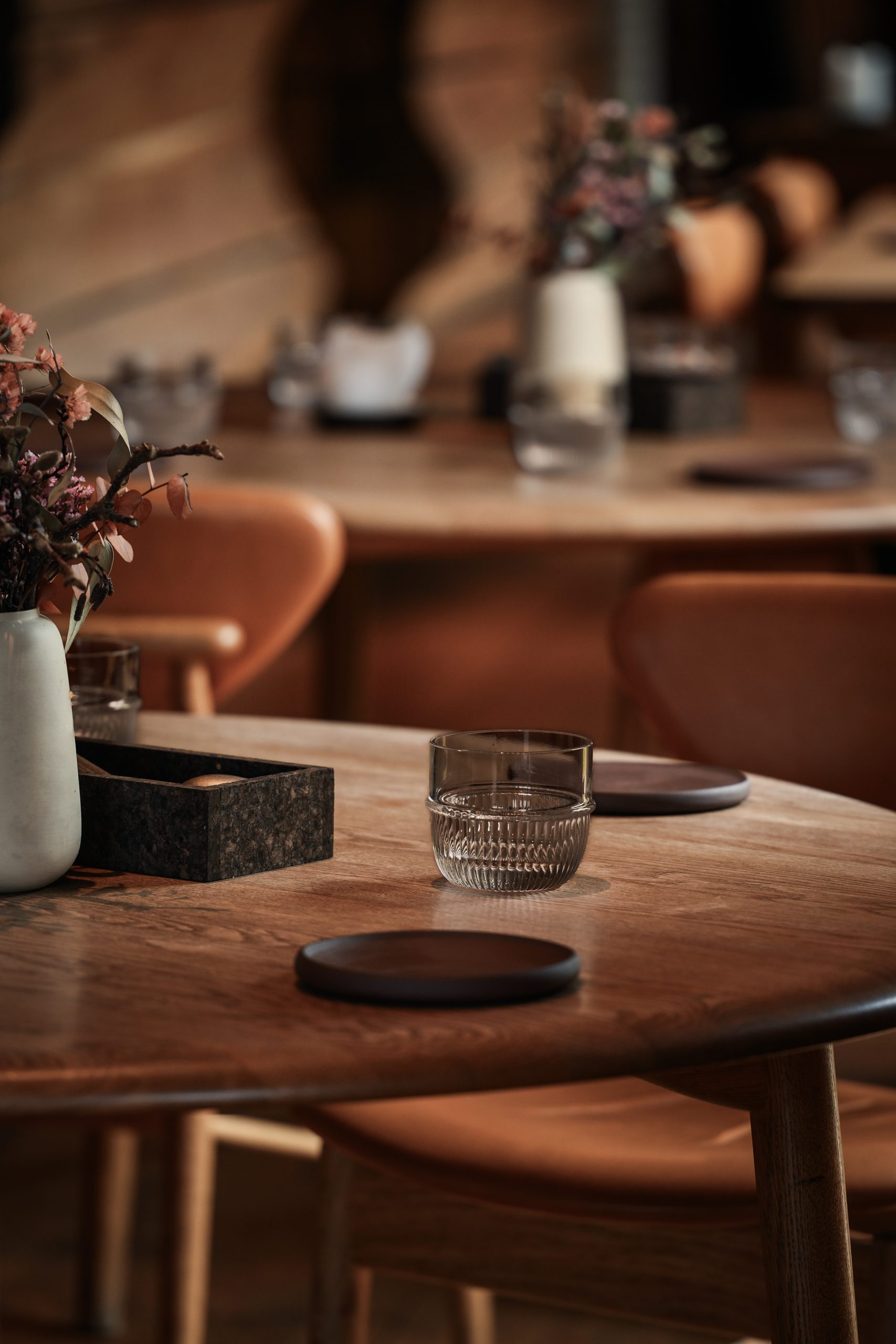 Table noir glass