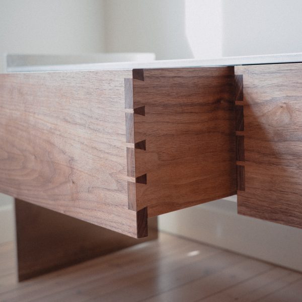 Aluminium bench