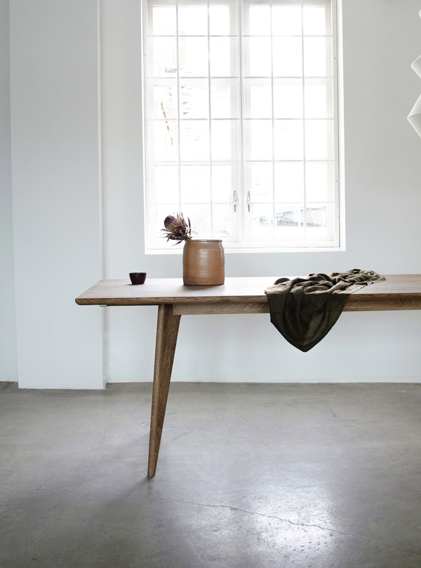 Viken dining table Ygg og Lyng