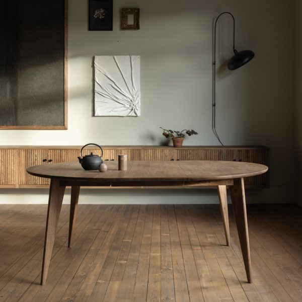 Viken dining table av Ygg og Lyng