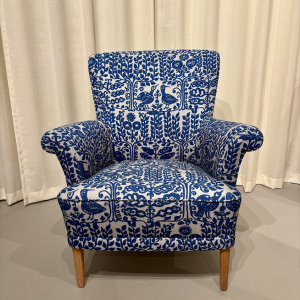 Lenestol designet av Alf Sture, trukket om av Puffen