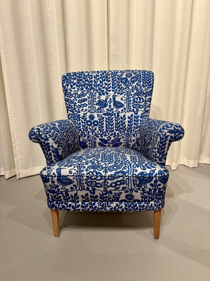 Kathinka lenestol designet av Alf Sture, trukket om av Puffen