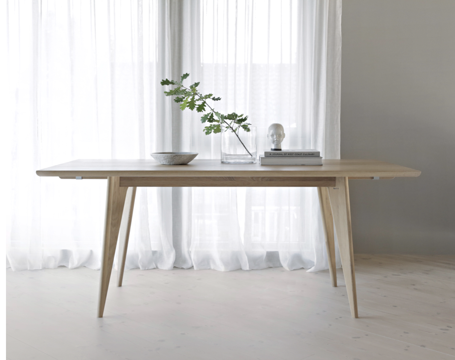 Viken dining table Ygg og Lyng