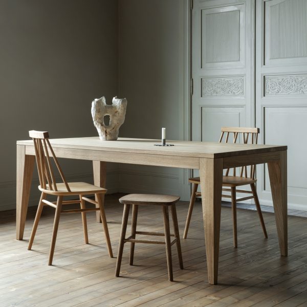 Varg diningtable av Ygg og lyng