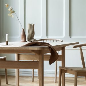 Bjelke bord fra tonning og stryn