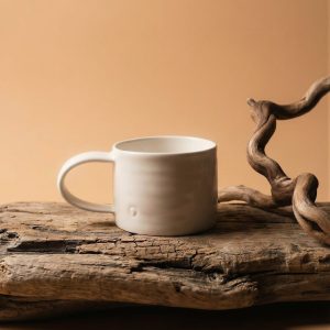 Espresso cup in white porcelain by Elisabeth Kongsrud