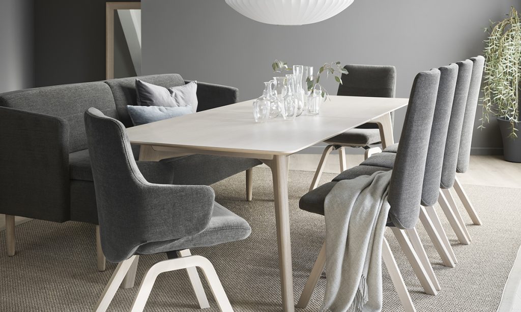 Bordeaux dining table by Stressless