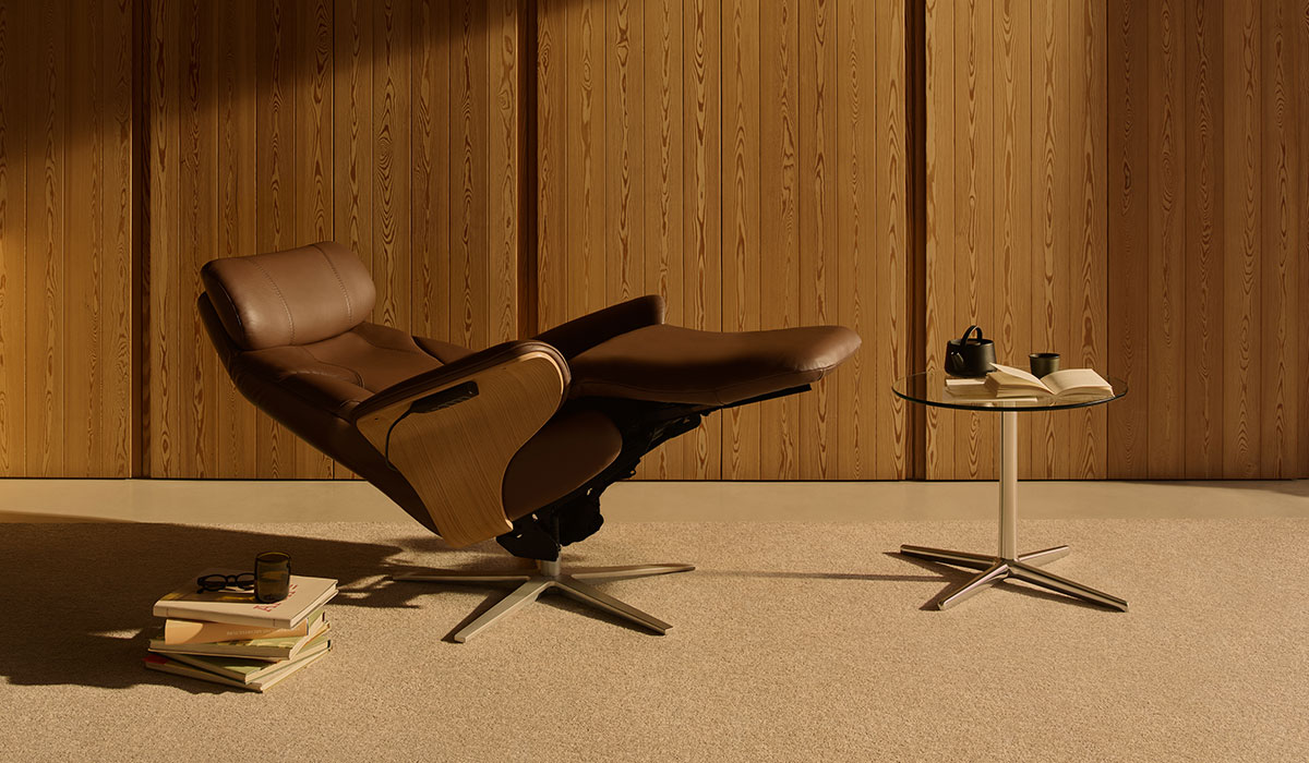 Adam loungechair produced by Stressless. Modern home and leather loungechair with metal legs