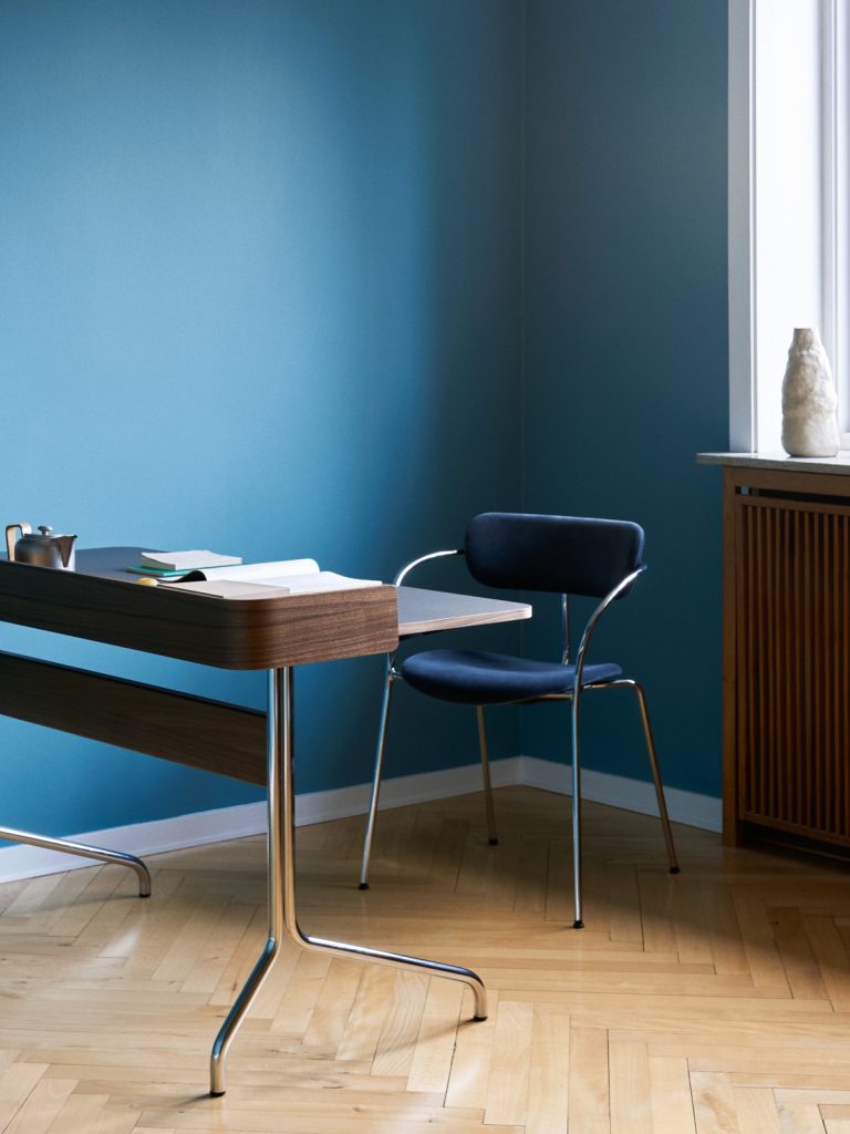 Pavilion AV17 desk designed by Anderssen &amp; Voll, for &amp;Tradition