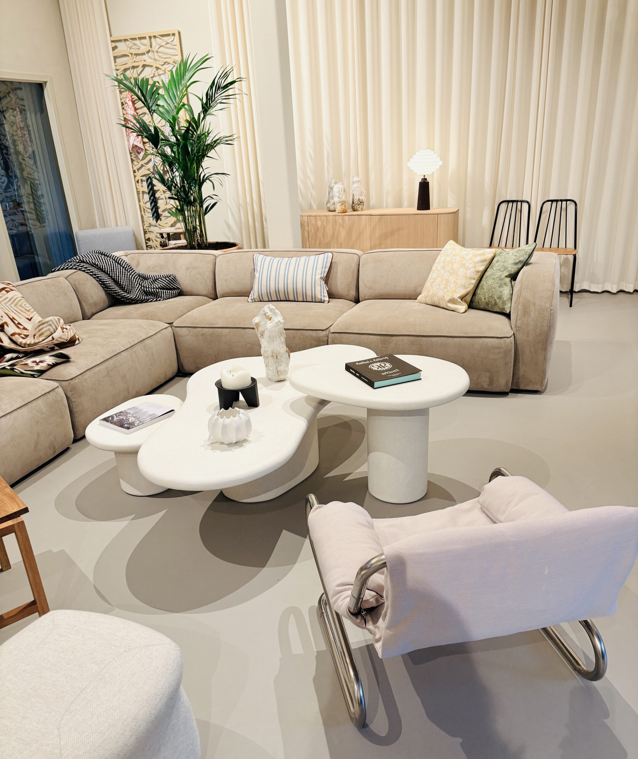 NOVOOI Showroom