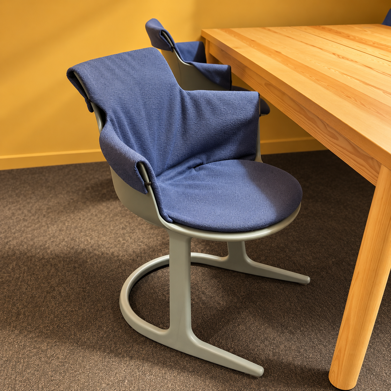 Social til chair from Varier